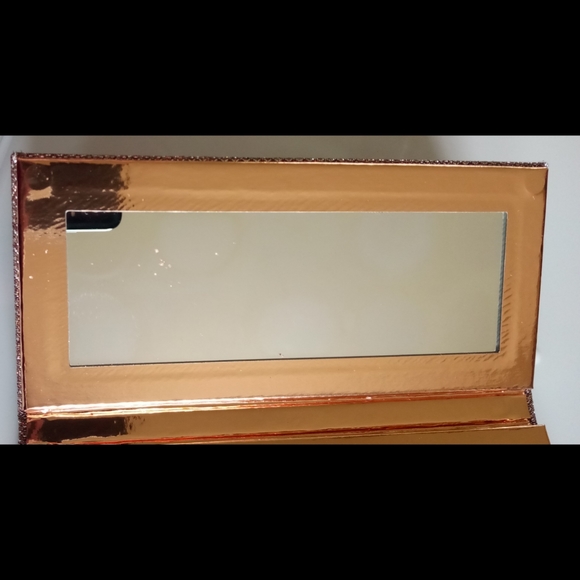 Friendcation Palette - Picture 4 of 10